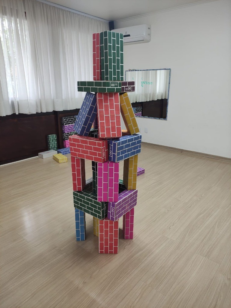 Construção da Grande Torre de Tijolos Lúdicos no SIEL